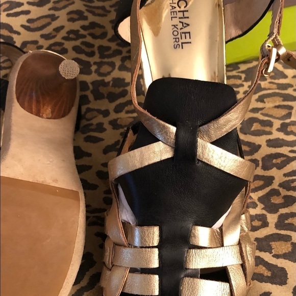 Micheal Kors size 10 black & gold metallic Leather open toe strappy slingbacks - Picture 9 of 12